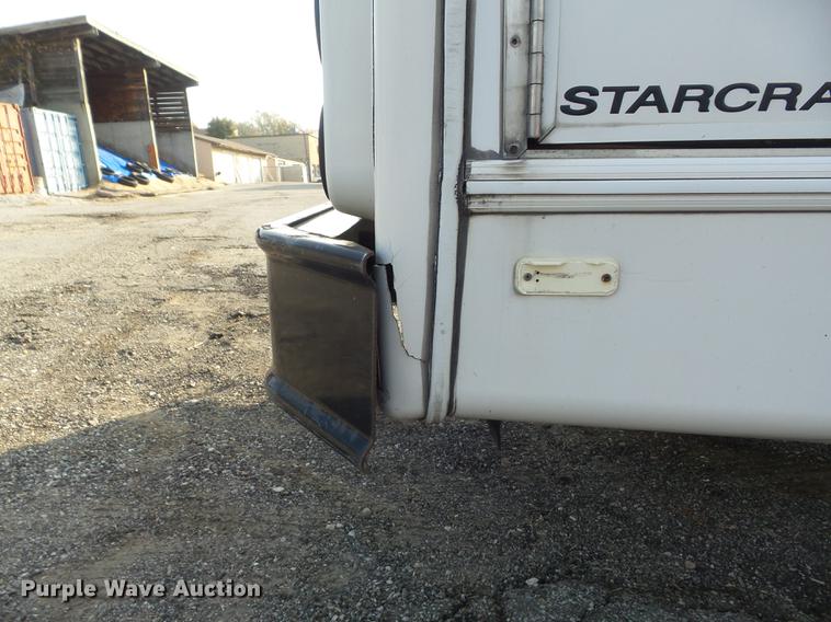 image for item DB6339 2006 Ford Econoline E450 Super Duty shuttle bus