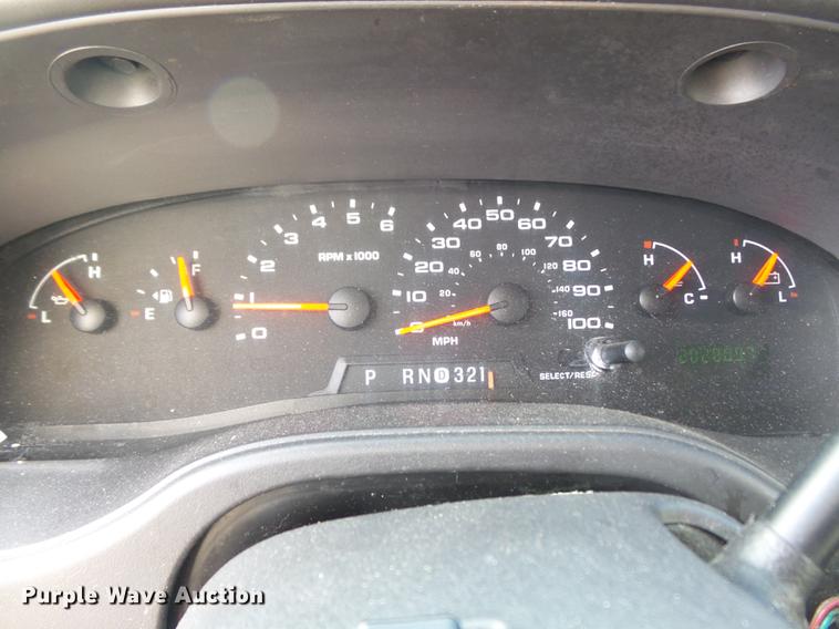 image for item DB6339 2006 Ford Econoline E450 Super Duty shuttle bus