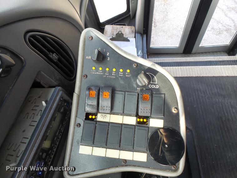 image for item DB6339 2006 Ford Econoline E450 Super Duty shuttle bus