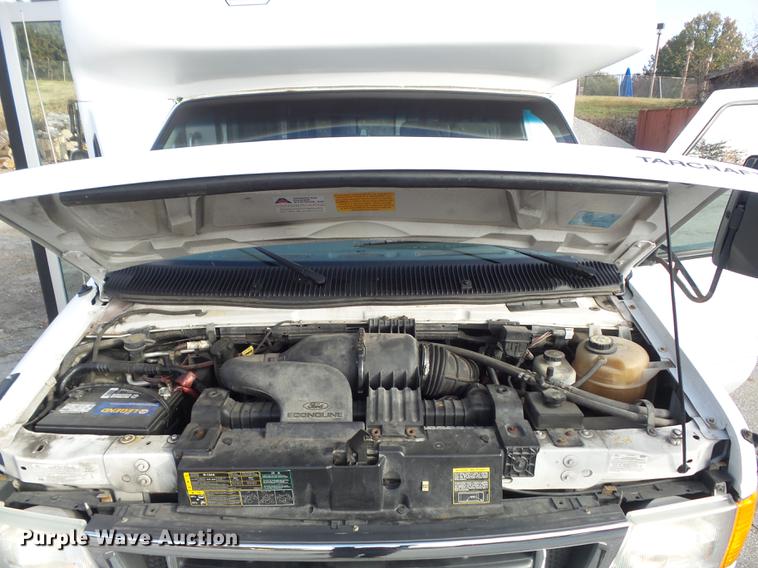 image for item DB6339 2006 Ford Econoline E450 Super Duty shuttle bus