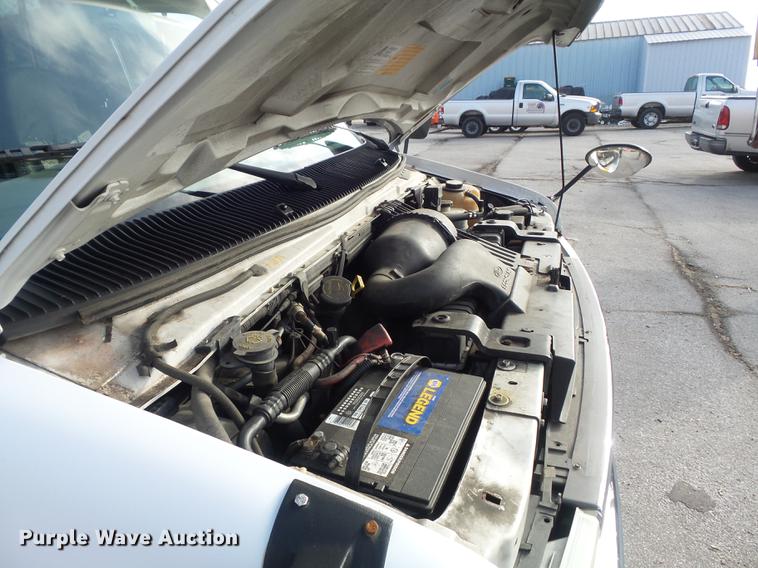 image for item DB6339 2006 Ford Econoline E450 Super Duty shuttle bus