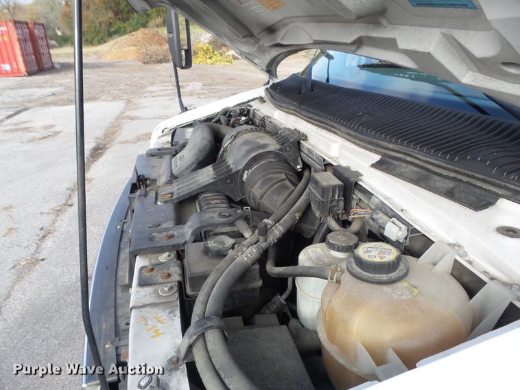 image for item DB6339 2006 Ford Econoline E450 Super Duty shuttle bus