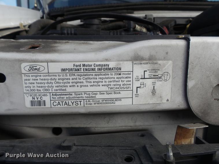 image for item DB6339 2006 Ford Econoline E450 Super Duty shuttle bus