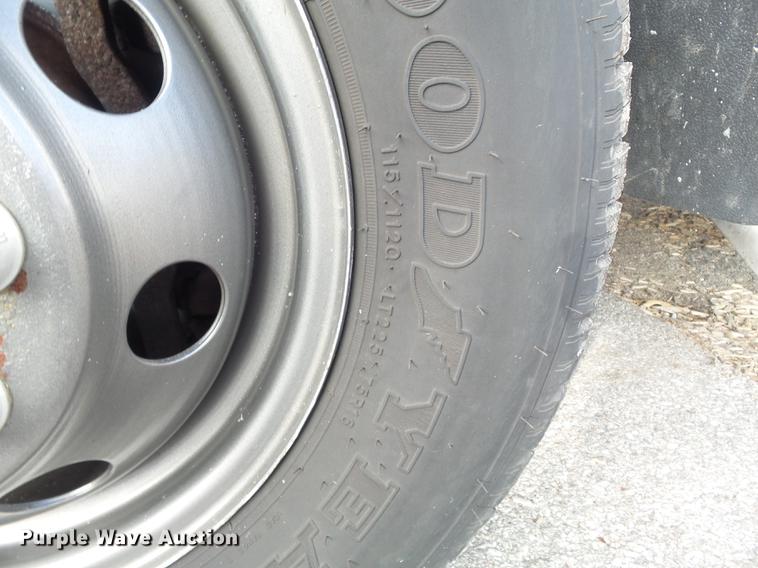 image for item DB6339 2006 Ford Econoline E450 Super Duty shuttle bus