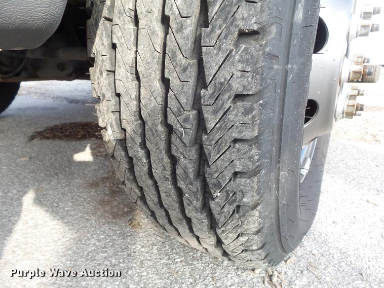 image for item DB6339 2006 Ford Econoline E450 Super Duty shuttle bus