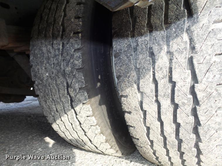 image for item DB6339 2006 Ford Econoline E450 Super Duty shuttle bus