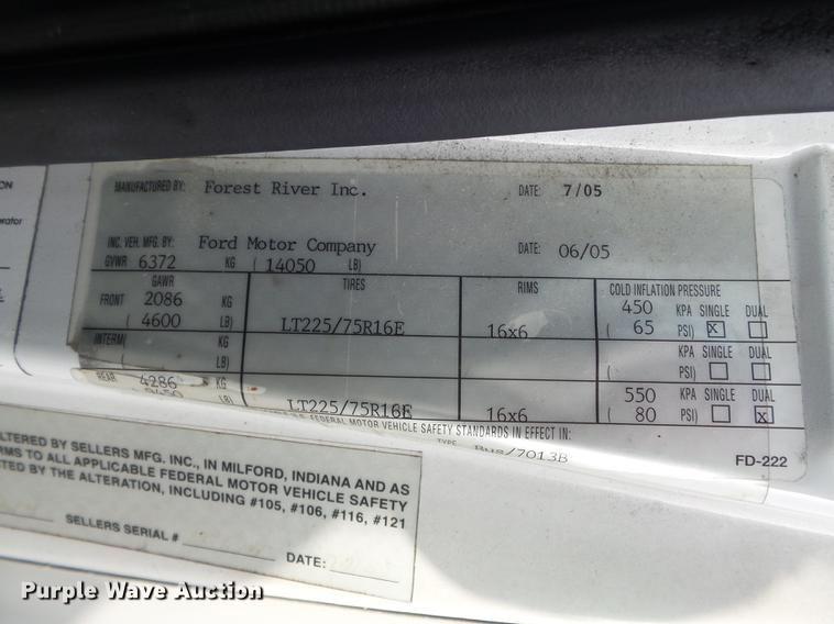 image for item DB6339 2006 Ford Econoline E450 Super Duty shuttle bus