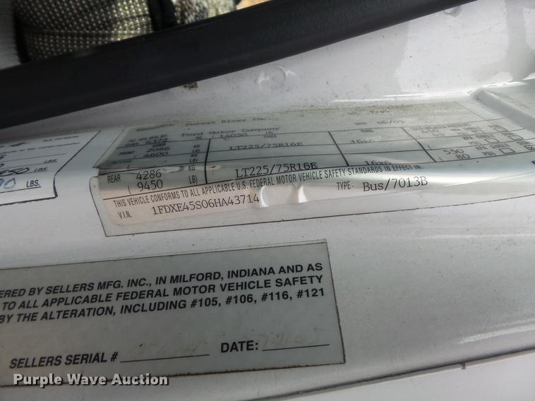 image for item DB6339 2006 Ford Econoline E450 Super Duty shuttle bus