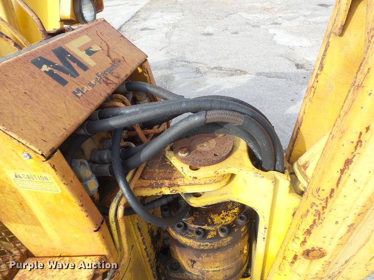 image for item DB6340 1979 Massey-Ferguson 30B backhoe