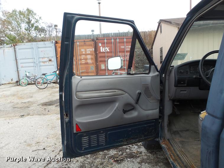 image for item DB6341 1996 Ford F250 XL pickup truck