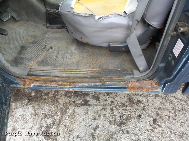 image for item DB6341 1996 Ford F250 XL pickup truck