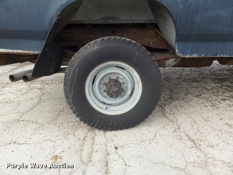 image for item DB6341 1996 Ford F250 XL pickup truck