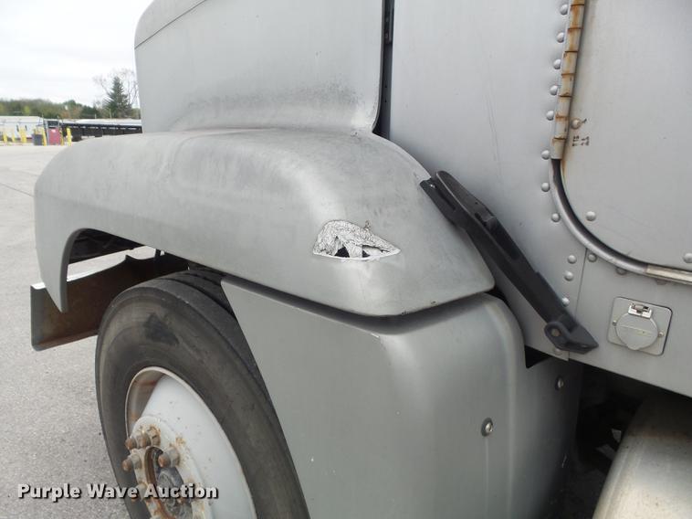 image for item DB6376 1992 Freightliner FLD semi truck