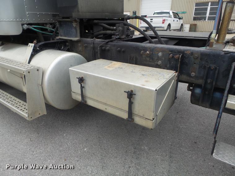 image for item DB6376 1992 Freightliner FLD semi truck