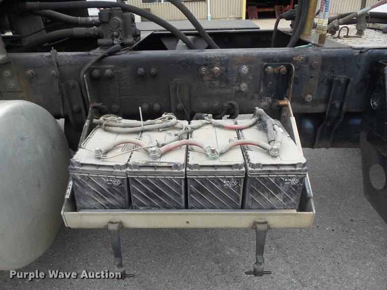 image for item DB6376 1992 Freightliner FLD semi truck