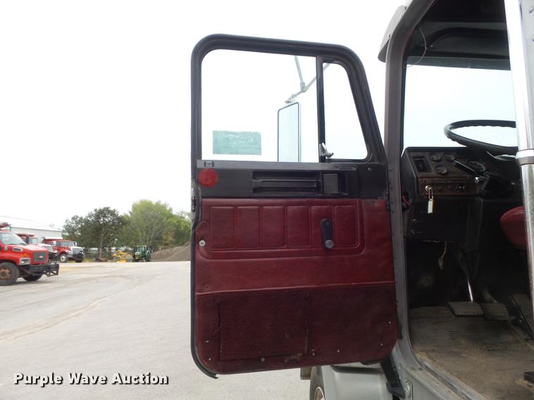 image for item DB6376 1992 Freightliner FLD semi truck