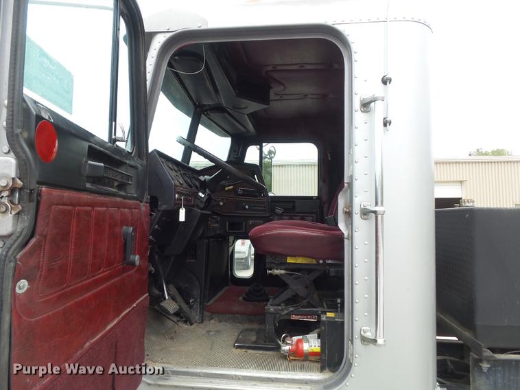 image for item DB6376 1992 Freightliner FLD semi truck