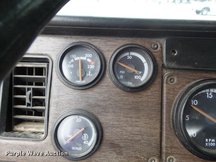 image for item DB6376 1992 Freightliner FLD semi truck