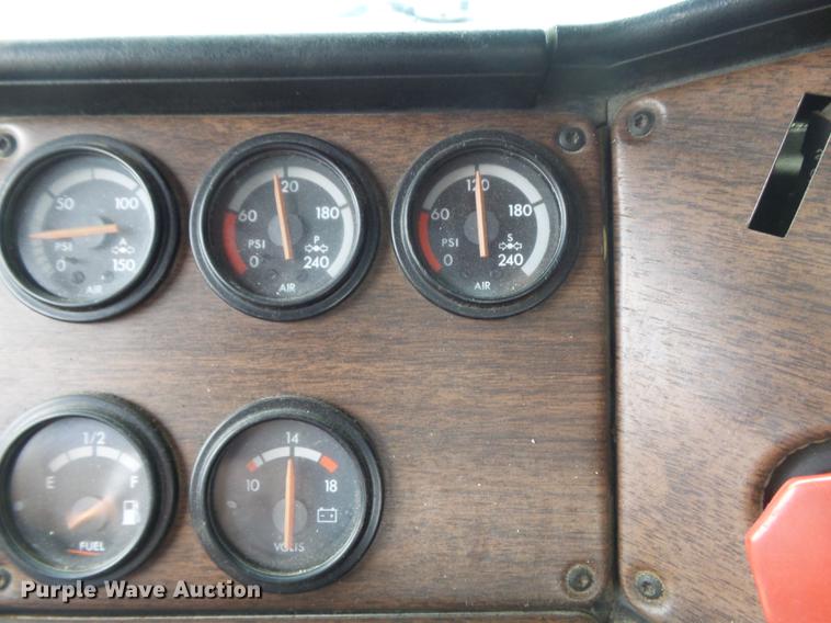 image for item DB6376 1992 Freightliner FLD semi truck