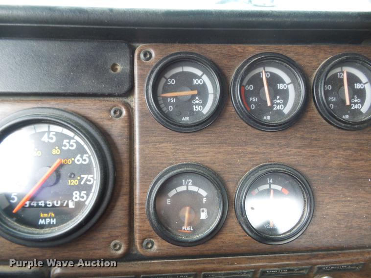 image for item DB6376 1992 Freightliner FLD semi truck