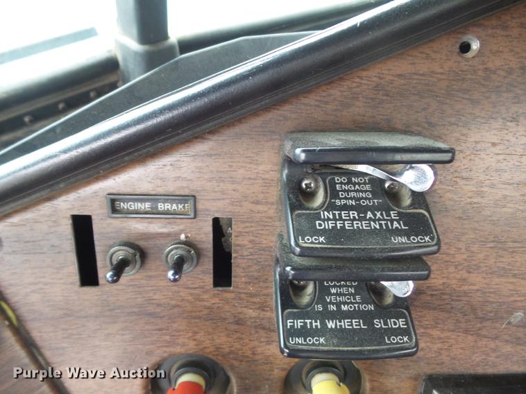 image for item DB6376 1992 Freightliner FLD semi truck