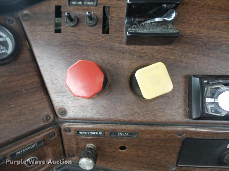 image for item DB6376 1992 Freightliner FLD semi truck