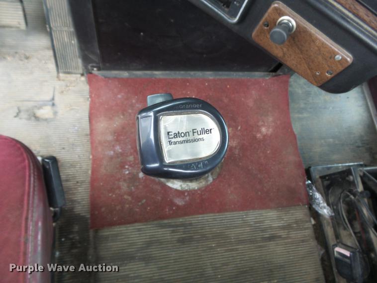 image for item DB6376 1992 Freightliner FLD semi truck