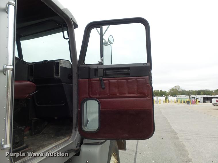 image for item DB6376 1992 Freightliner FLD semi truck