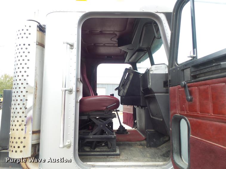 image for item DB6376 1992 Freightliner FLD semi truck