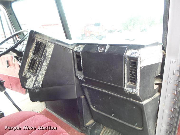 image for item DB6376 1992 Freightliner FLD semi truck