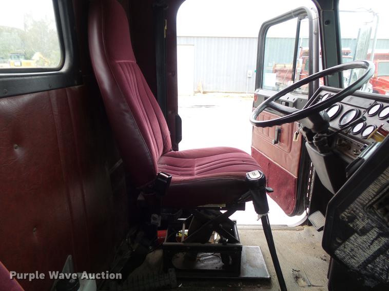 image for item DB6376 1992 Freightliner FLD semi truck