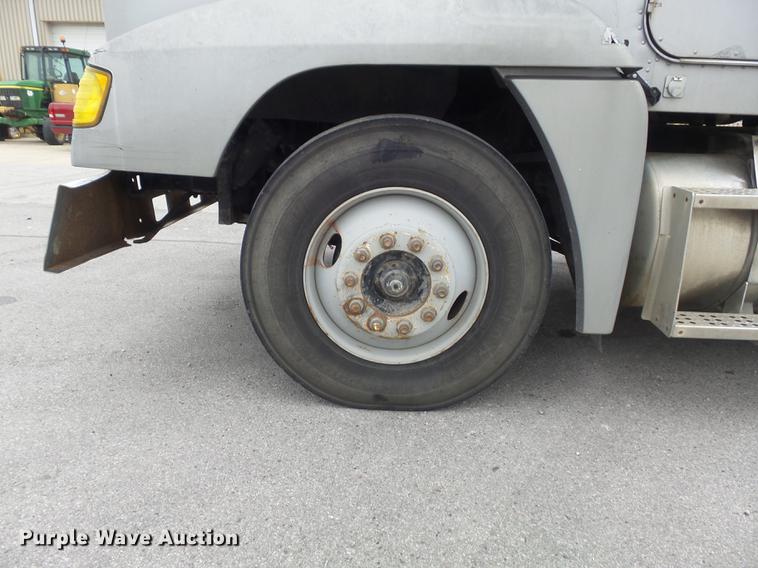 image for item DB6376 1992 Freightliner FLD semi truck