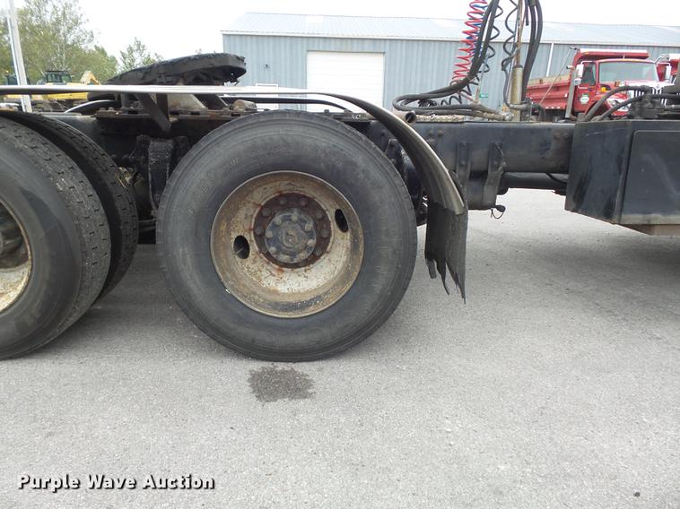 image for item DB6376 1992 Freightliner FLD semi truck