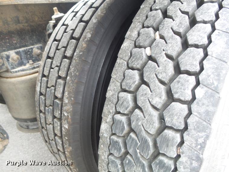 image for item DB6376 1992 Freightliner FLD semi truck