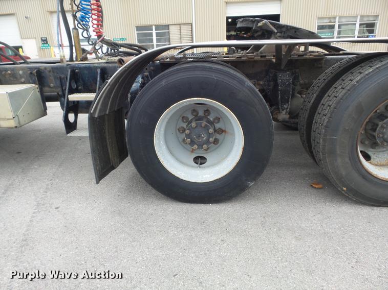 image for item DB6376 1992 Freightliner FLD semi truck