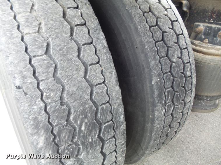 image for item DB6376 1992 Freightliner FLD semi truck