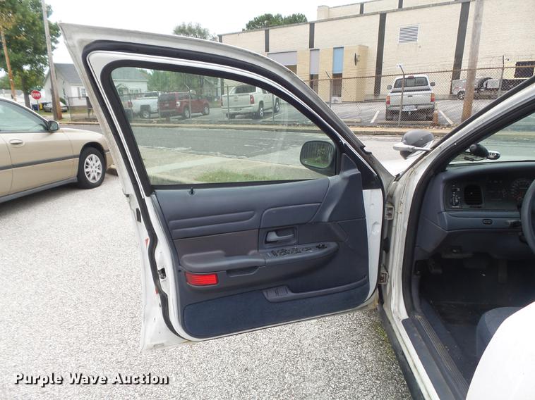 image for item DB6381 2000 Ford Crown Victoria Police Interceptor