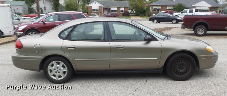 image for item DB6382 2005 Ford Taurus SE