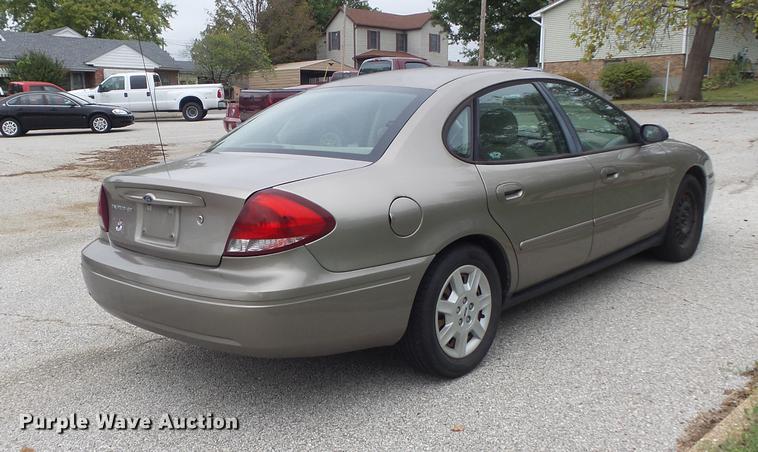 image for item DB6382 2005 Ford Taurus SE