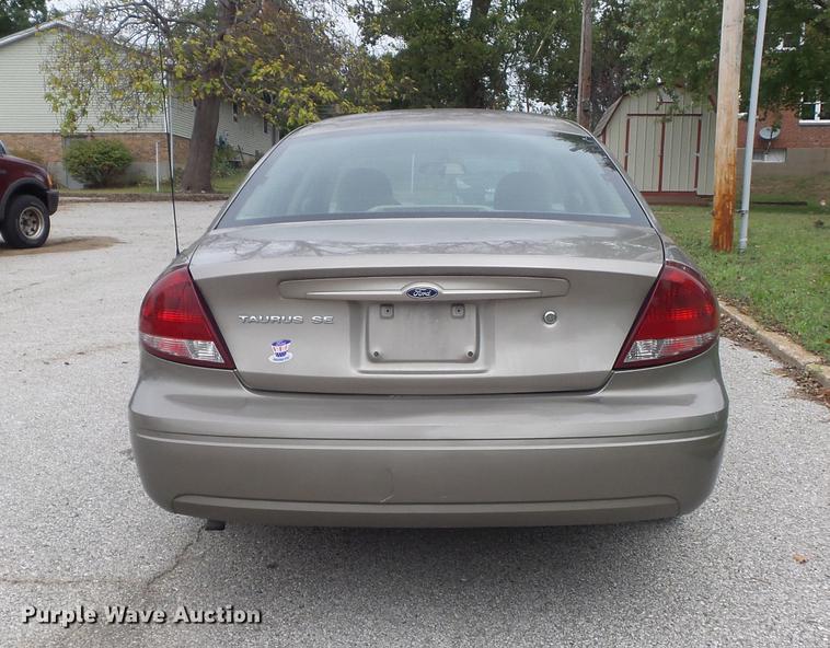 image for item DB6382 2005 Ford Taurus SE