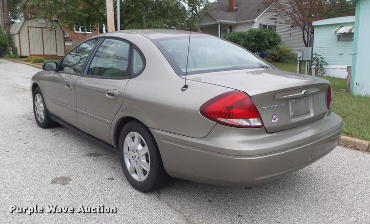 image for item DB6382 2005 Ford Taurus SE