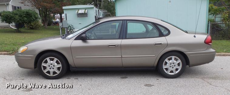 image for item DB6382 2005 Ford Taurus SE