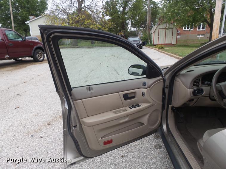 image for item DB6382 2005 Ford Taurus SE