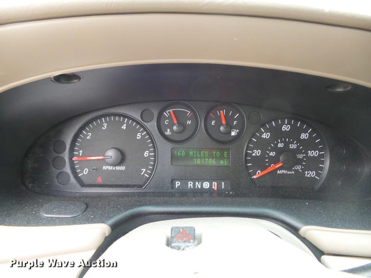 image for item DB6382 2005 Ford Taurus SE