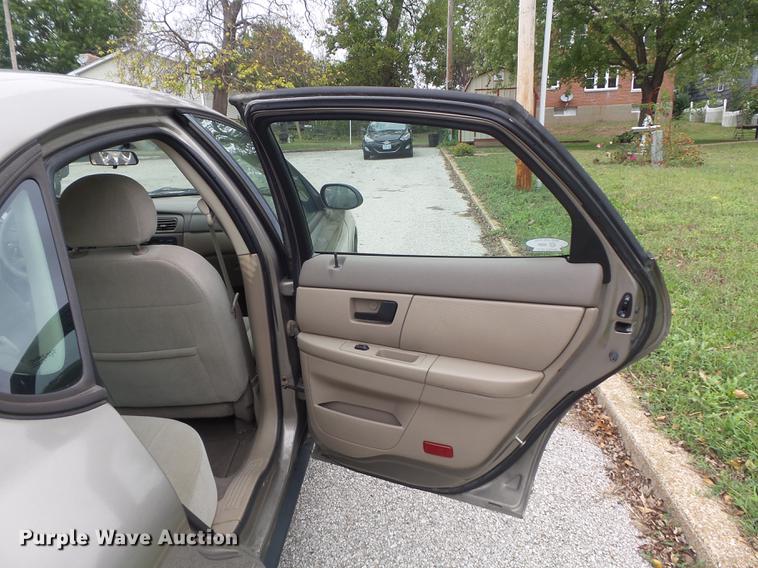 image for item DB6382 2005 Ford Taurus SE