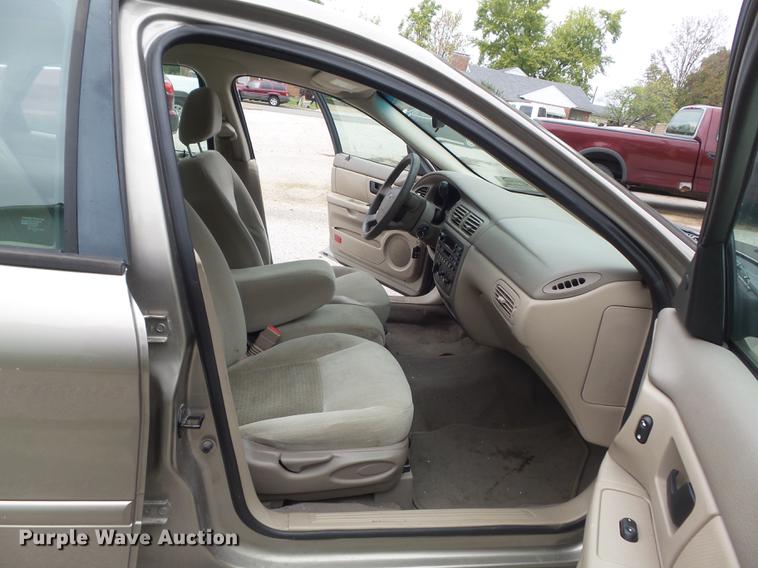 image for item DB6382 2005 Ford Taurus SE