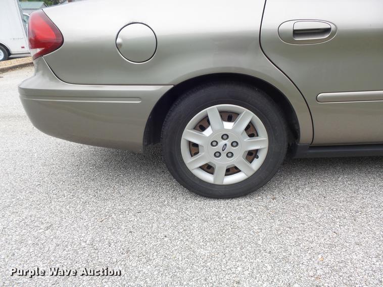 image for item DB6382 2005 Ford Taurus SE