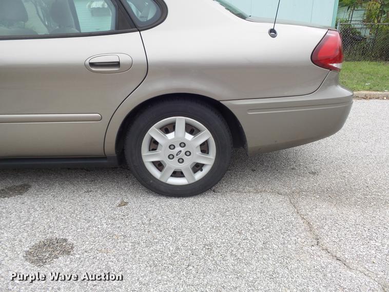 image for item DB6382 2005 Ford Taurus SE