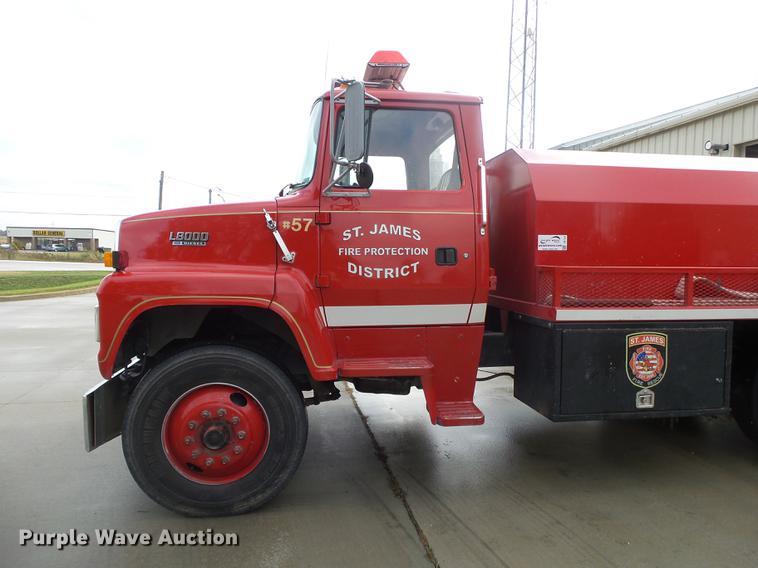 image for item DB7353 1991 Ford LN8000 tank truck