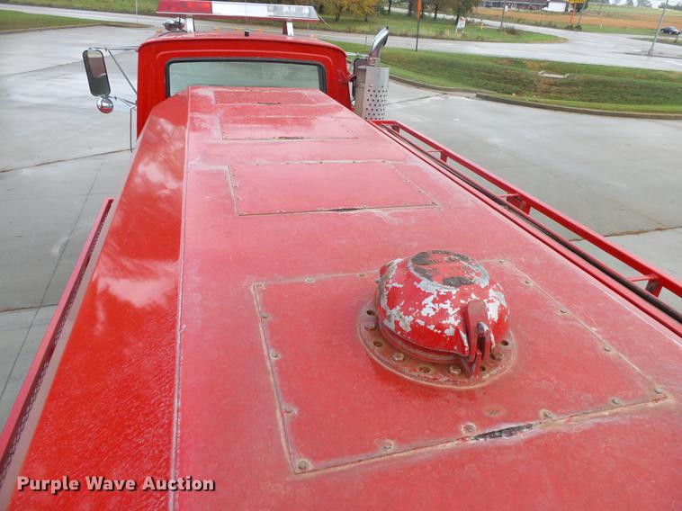 image for item DB7353 1991 Ford LN8000 tank truck